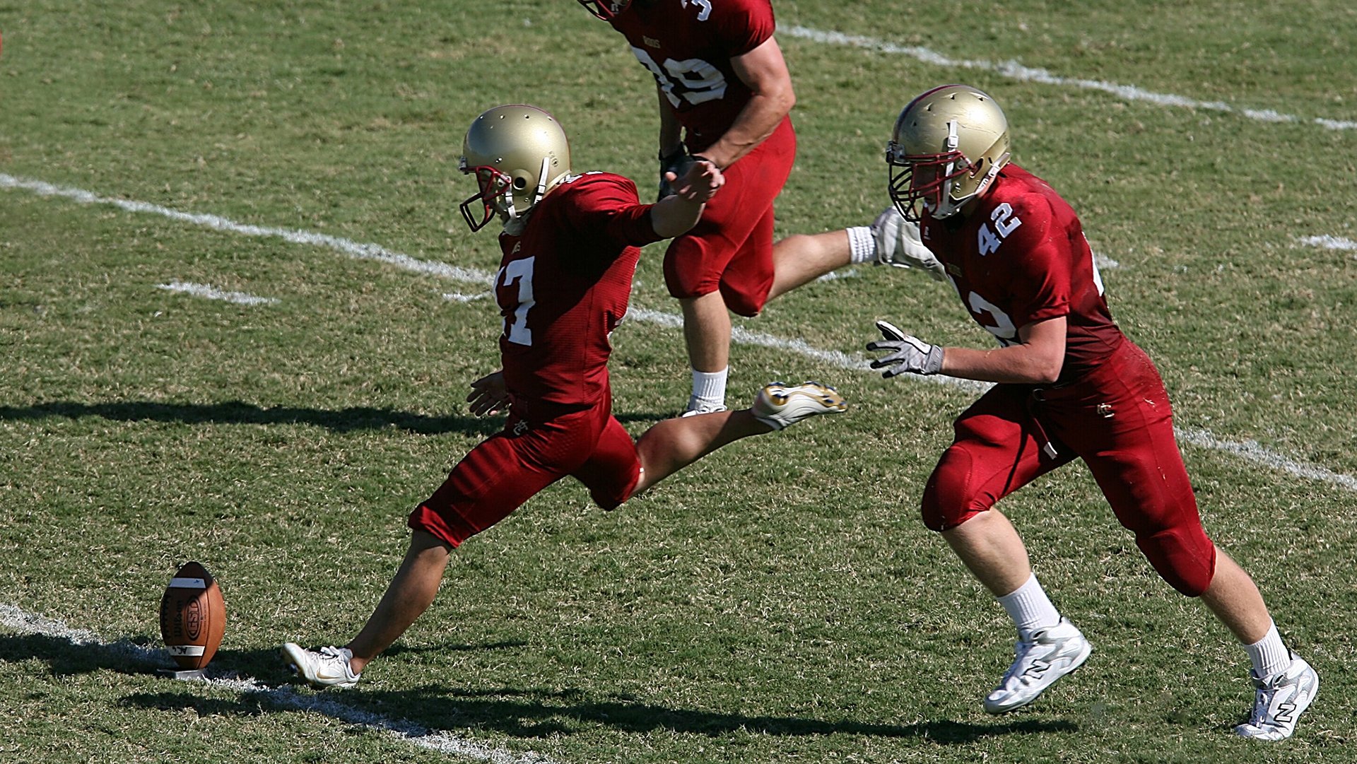 开云官方平台-尼斯重返胜轨,球队进攻火力不减,尼斯队主场